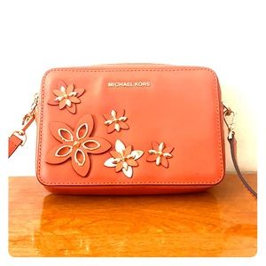 Michael Kors small handbags. Gift never use.